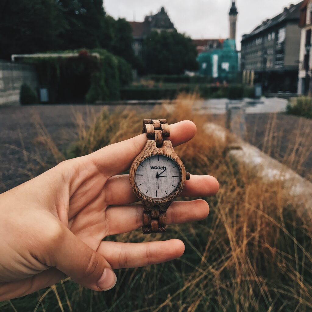 Oletame, et sul on päevas üks tund iseendale, siis kuidas sa seda sisustad? Kas lähed trenni, loed raamatut, kohtud oma lähedastega või näpid nutitelefoni? Täna